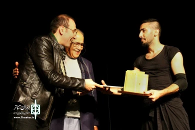 نمایش هدیه مرموز/ یاسر خاسب