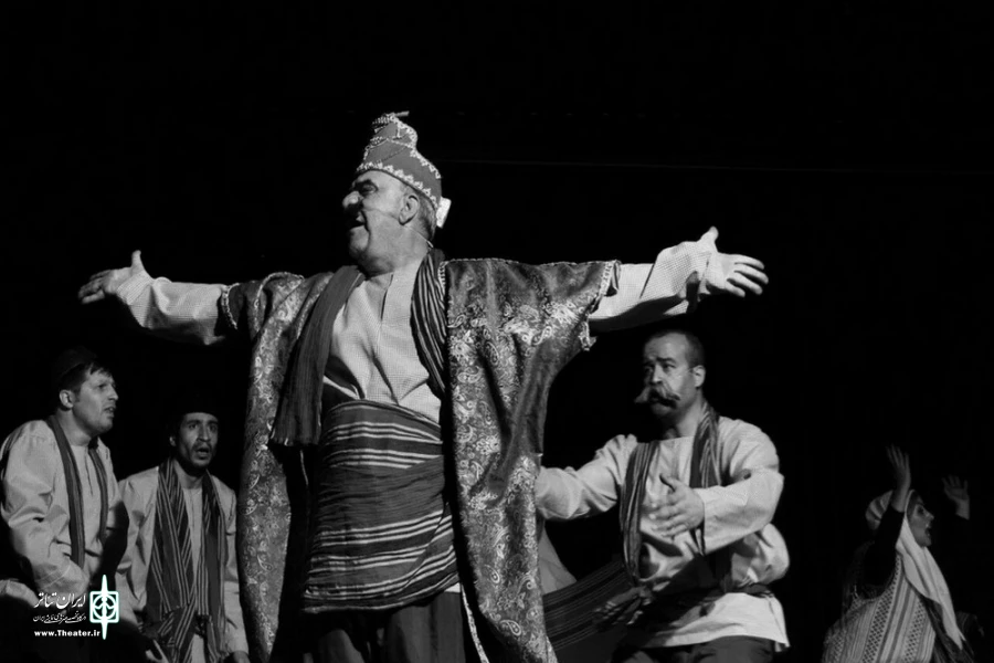 گزارش تصویری اجرای نمایش "کچل اوخلان" در جشنواره فجر استانی آذربایجان شرقی