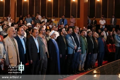 در شب به یاد ماندنی تئاتر تبریز

«اتابک پارکنین تراژدیسی» از تبریز  جوایز جشنواره تئاتر سوره را درو کرد
