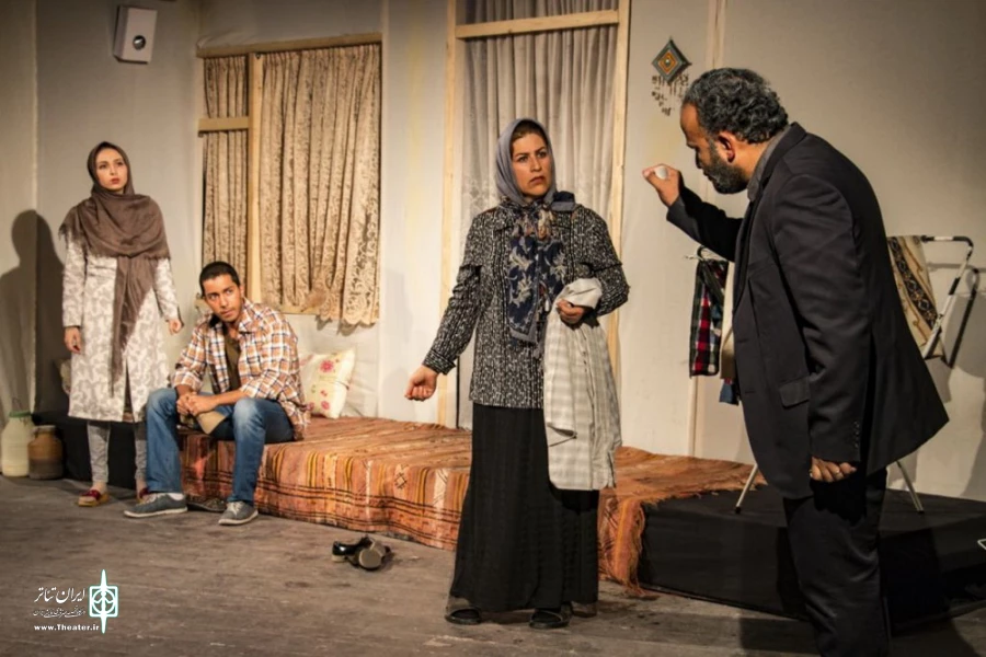 نمایشنامه "خانه در باد"