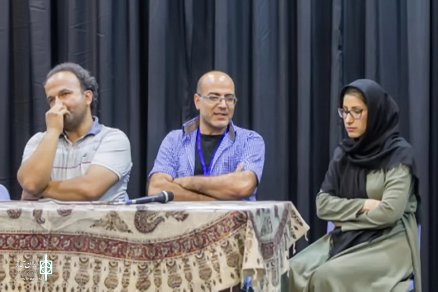 جلسه ی نقد نمایشنامه "خانه در باد"