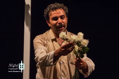 اجرای نمایش "با کاروان سوخته" به کارگردانی معصومه حبابی در جشنواره تئاتر استانی آذربایجان شرقی
