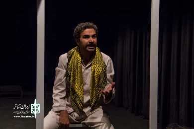 اجرای نمایش "با کاروان سوخته" به کارگردانی معصومه حبابی در جشنواره تئاتر استانی آذربایجان شرقی