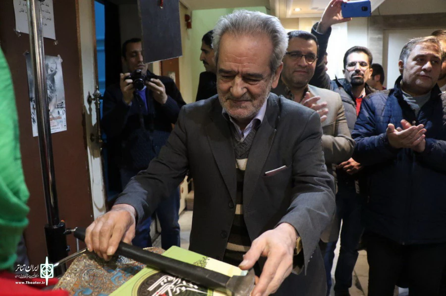 افتتاح نمایش "ملاقات بانوی سالخورده" به کارگردانی محمود اخی در تبریز