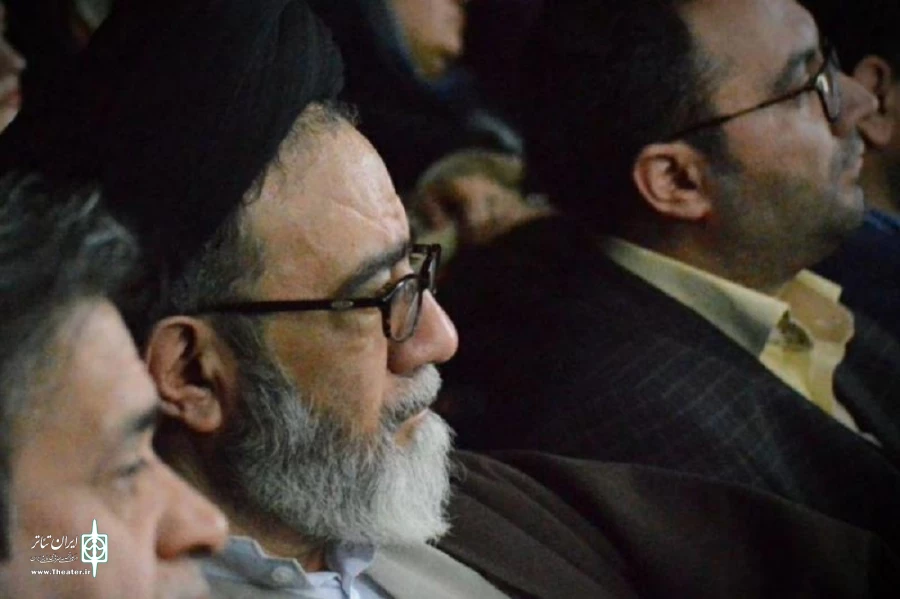 امام جمعه تبریز به تماشای تئاتر رفت 2