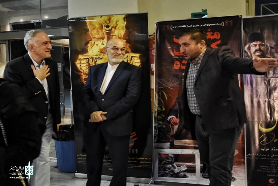 زنگ افتتاح نمایش "مهمان اخوانده" نواخته شد 11