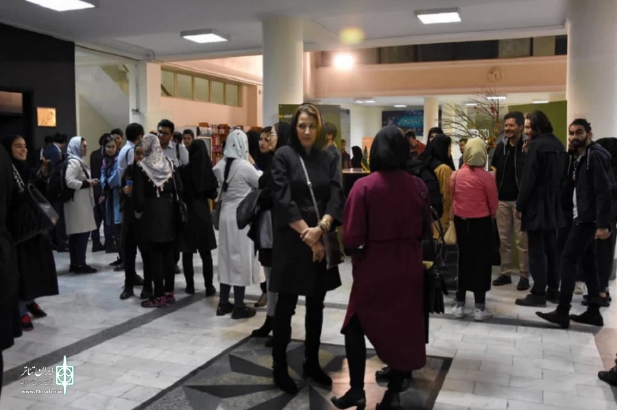زنگ افتتاح نمایش "مهمان اخوانده" نواخته شد 15