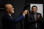 زنگ افتتاح نمایش 
