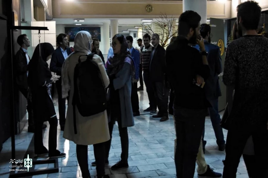 زنگ افتتاح نمایش "مهمان اخوانده" نواخته شد 19