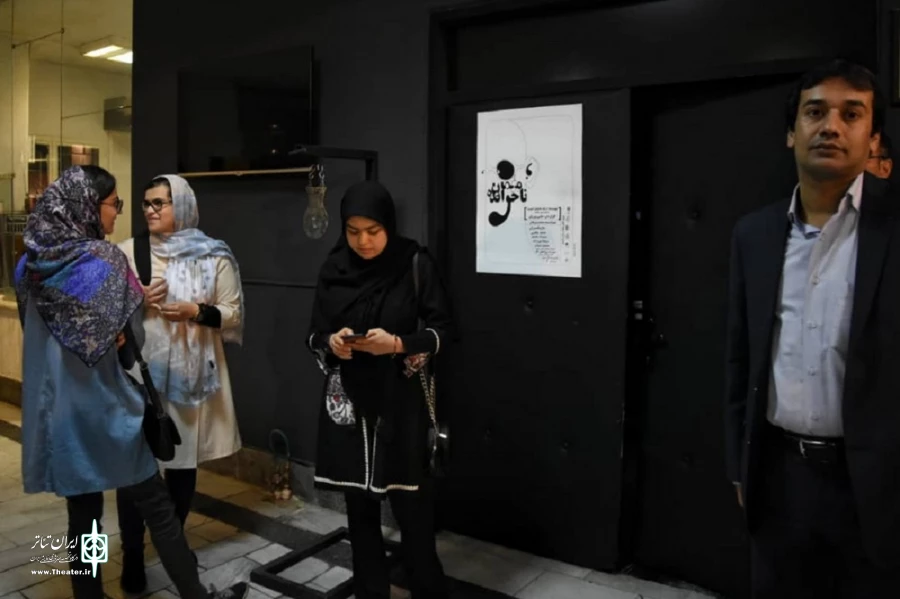 زنگ افتتاح نمایش "مهمان اخوانده" نواخته شد 21