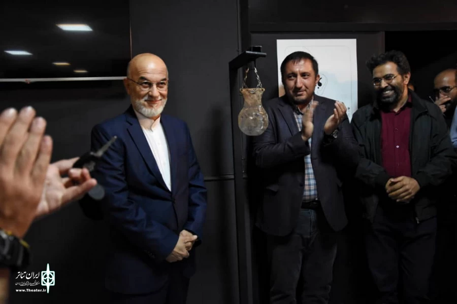 "مهمان ناخوانده" به کارگردانی علی پوریان در تبریز به صحنه رفت