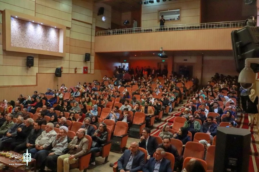 همه برای اردیبهشت تئاتر آمدند 3