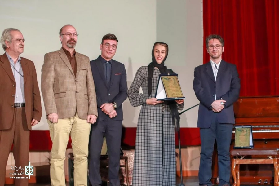 همه برای اردیبهشت تئاتر آمدند 4