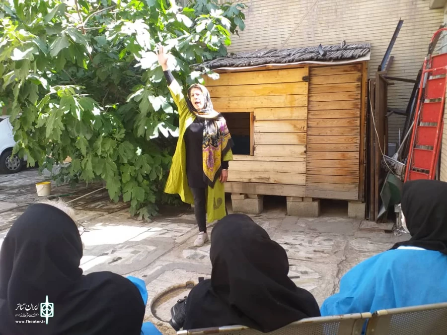چمچه لر خاتینی