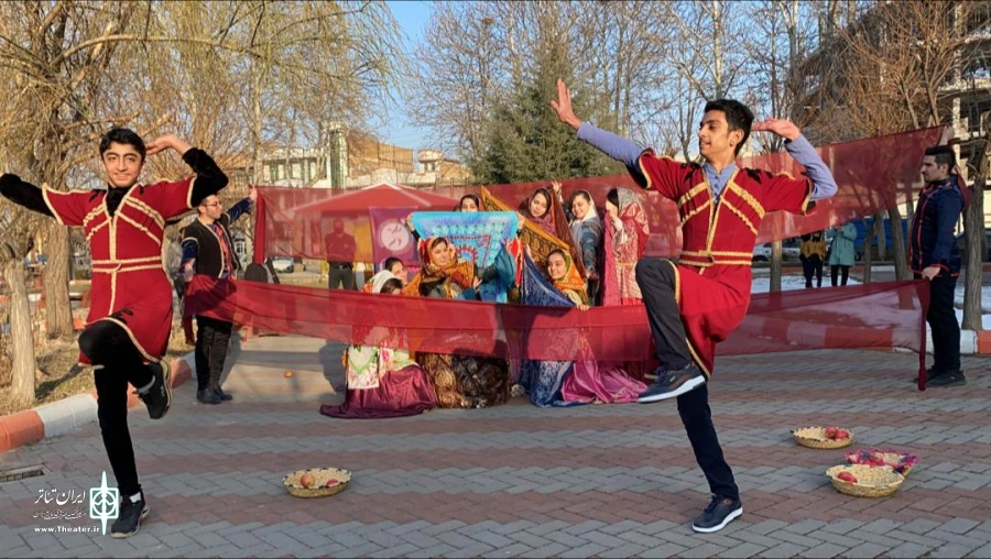 نمایش خیابانی "سو گلین " در مرند اجرا شد 2