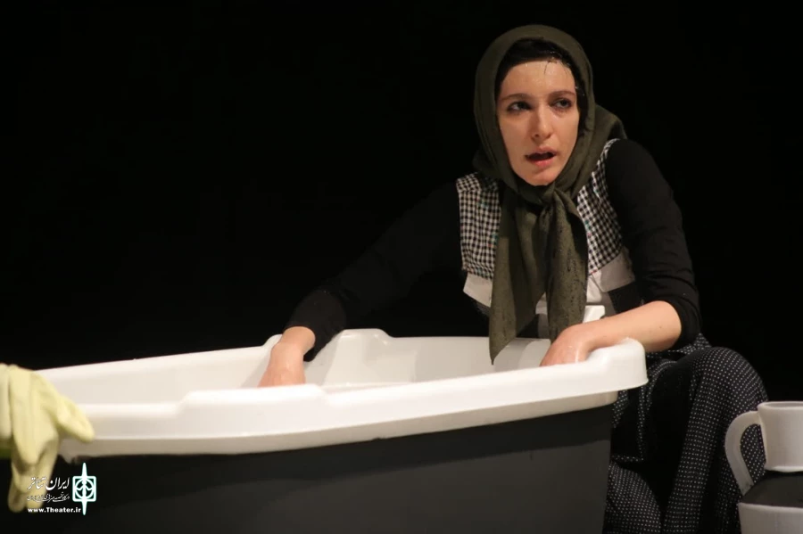 نمایش "ناگهان زود" به روی صحنه رفت 2