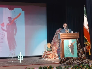 کاظم نظری در آیین اختتامیه  سی و چهارمین جشنواره تئاتر استانی:

امیدواریم رویدادهای بزرگ تئاتر کشور در آذربایجان‌شرقی برگزار شود