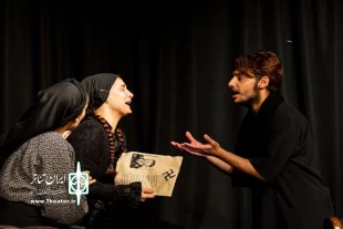 نمایش « هوای اتاق خفه است » در تئاتر شهر تبریز روی صحنه رفت 2