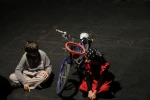 نمایش «دختر، دوچرخه، دور زدن» در شهرستان بناب روی صحنه رفت 2