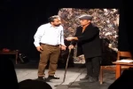 نمایش «مرگ یه کارمند» در شهرستان هشترود روی صحنه رفت 4