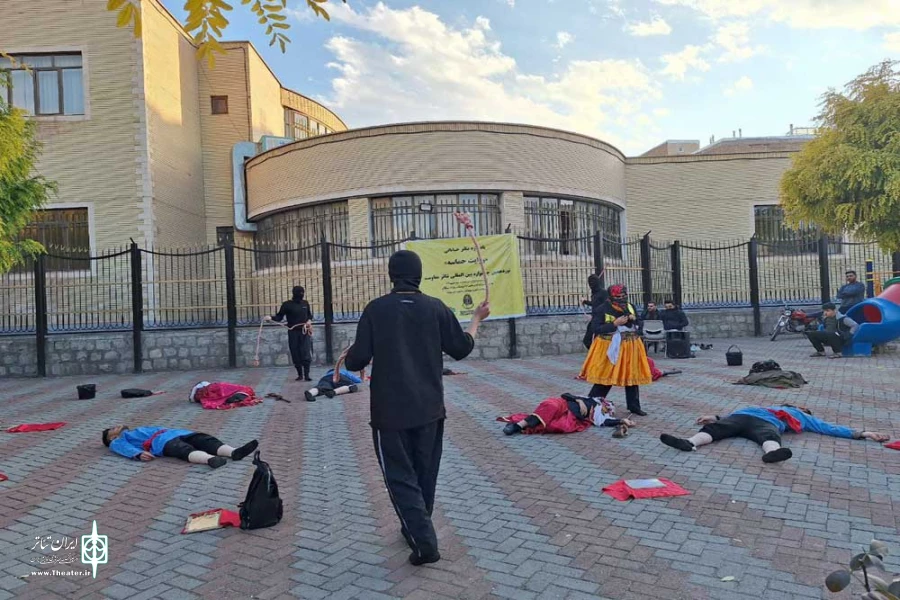 نمایش خیابانی «خانیم» در شهرستان مرند به اجرای عموم درآمد. 3