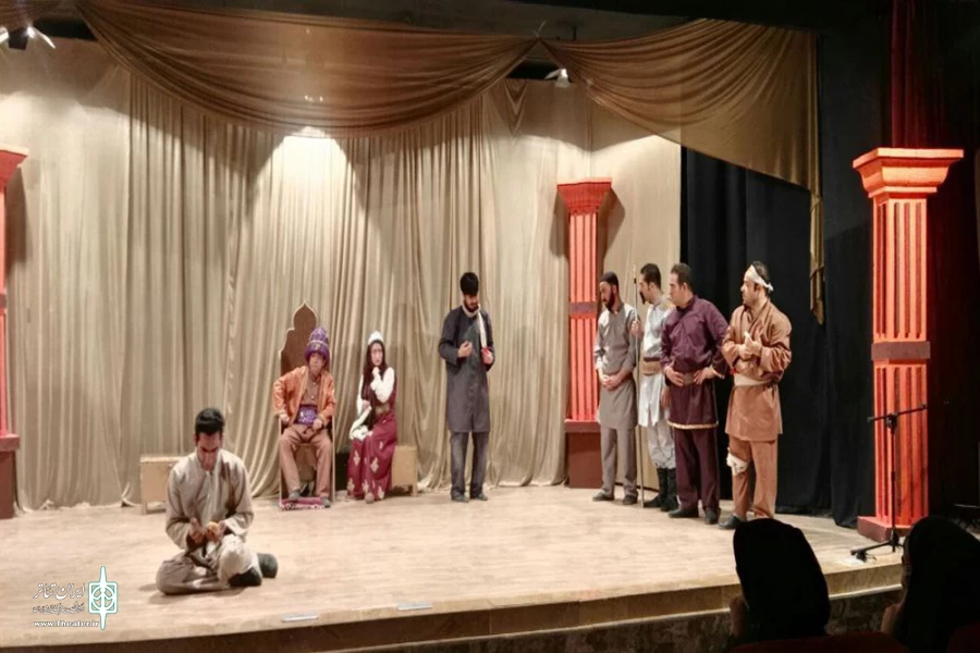 نمایش طنز «قضاوت سلطان کاراکوش» در شهرستان آذرشهر روی صحنه رفت 2